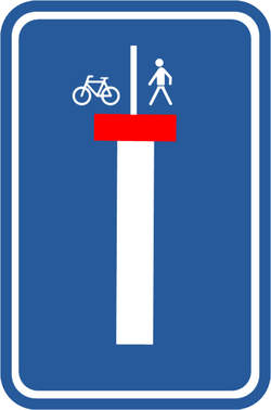 het nieuwe verkeersbord verduidelijkt dat voetgangers en fietsers verder kunnen op het einde van de 'doodlopende' straat