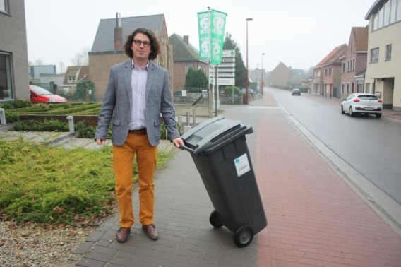 Filip Michiels (Open VLD plus) berekende dat de prijsverhoging voor restafval kon beperkt worden tot de helft (foto DPW Nieuwsblad)